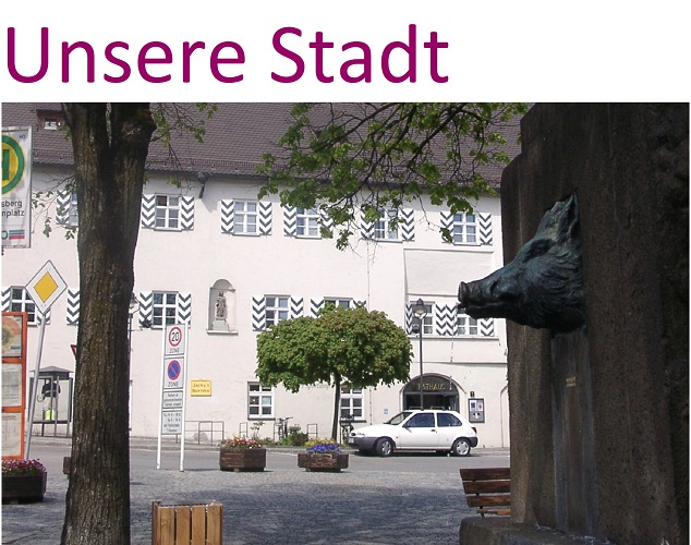 Ebersberger Marktplatz und Blick vom Brunnen zum Rathaus