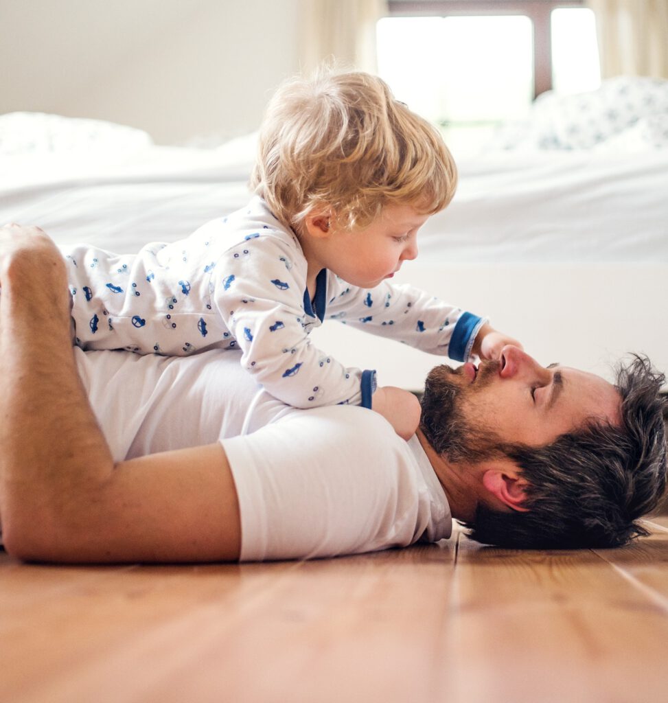 Vater mit einem Kleinkind_Colourbox.de_web